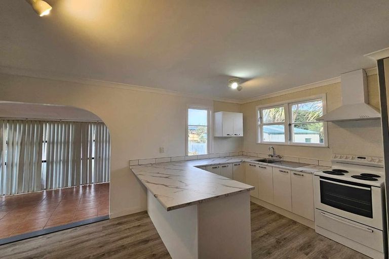 Photo of property in 18 Ashton Terrace, Castlecliff, Whanganui, 4501