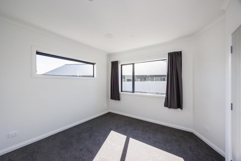 Photo of property in 48 Sardinia Grove, Fitzherbert, Palmerston North, 4410