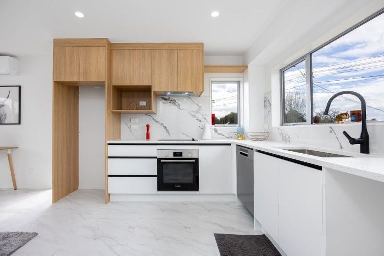 Photo of property in 298f Sunset Road, Windsor Park, Auckland, 0632