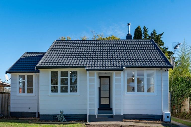 Photo of property in 15 Paul Crescent, Fairfield, Hamilton, 3214