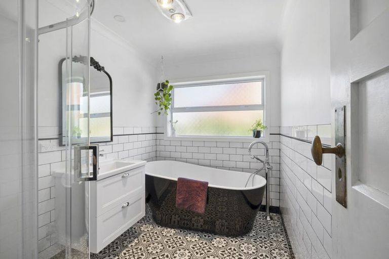 Photo of property in 4 Dartmoor Avenue, Westown, New Plymouth, 4310