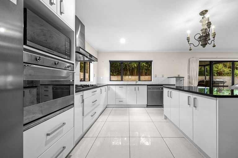 Photo of property in 1 Waldorf Crescent, Orewa, 0931