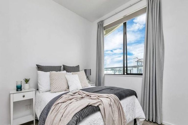 Photo of property in Apollo Apartments, 201/46 Rosedale Road, Rosedale, Auckland, 0632