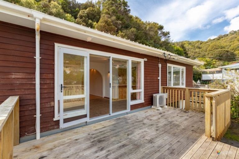Photo of property in 15 James Grove, Stokes Valley, Lower Hutt, 5019