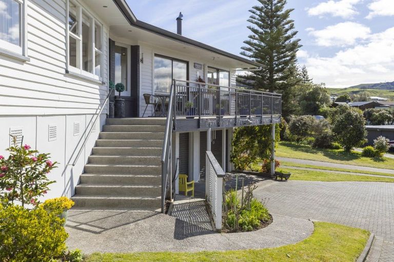 Photo of property in 11 Earle Place, Acacia Bay, Taupo, 3330