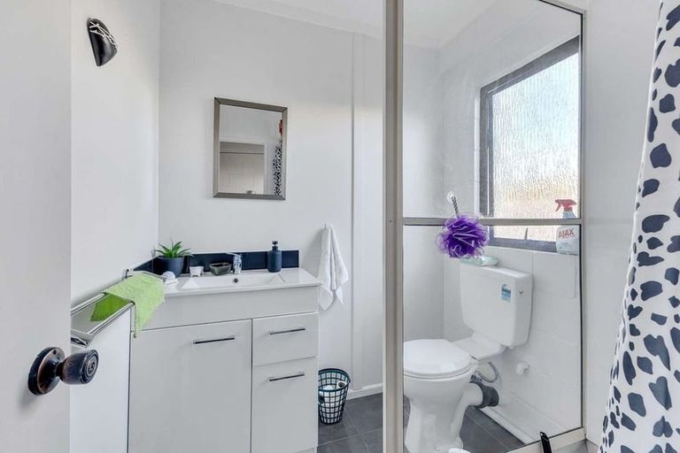 Photo of property in 2/502 Devon Street East, Strandon, New Plymouth, 4312