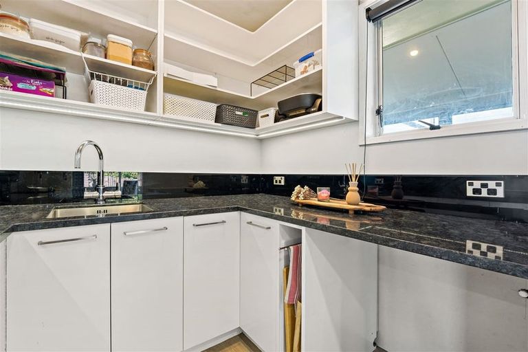 Photo of property in 3 Rehia Road, Massey, Auckland, 0614