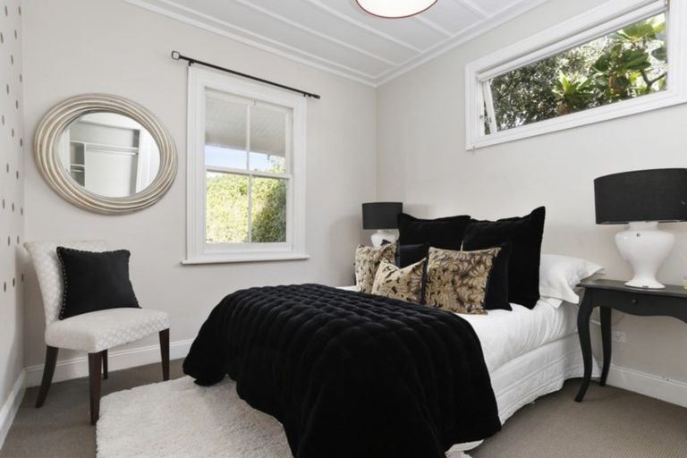 Photo of property in 7 Rodney Road, Northcote Point, Auckland, 0627