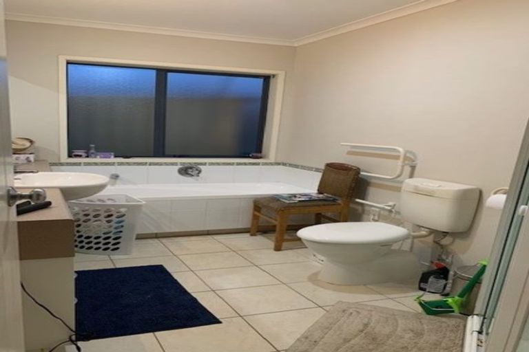 Photo of property in 86 Burswood Drive, Burswood, Auckland, 2013