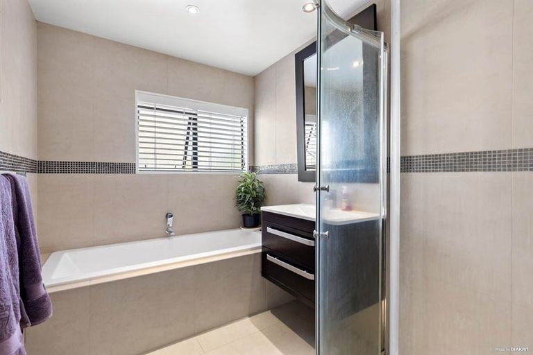 Photo of property in 3/20a Lavery Place, Sunnynook, Auckland, 0632