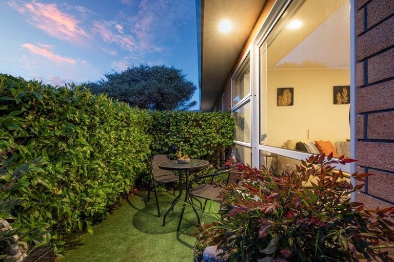 Photo of property in 10 Ryden Place, Glen Eden, Auckland, 0602