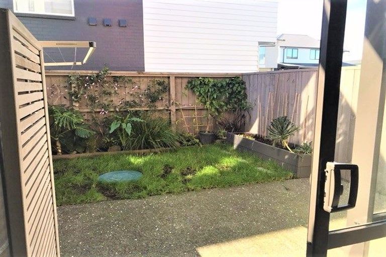 Photo of property in 28b Ian Morrison Road, Hobsonville, Auckland, 0616