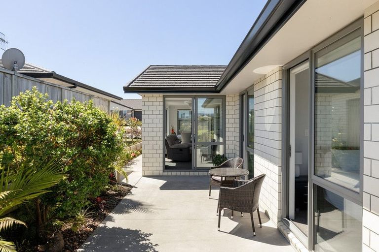 Photo of property in Waterview Estate, 11/4 Greystone Place, Omokoroa, 3114