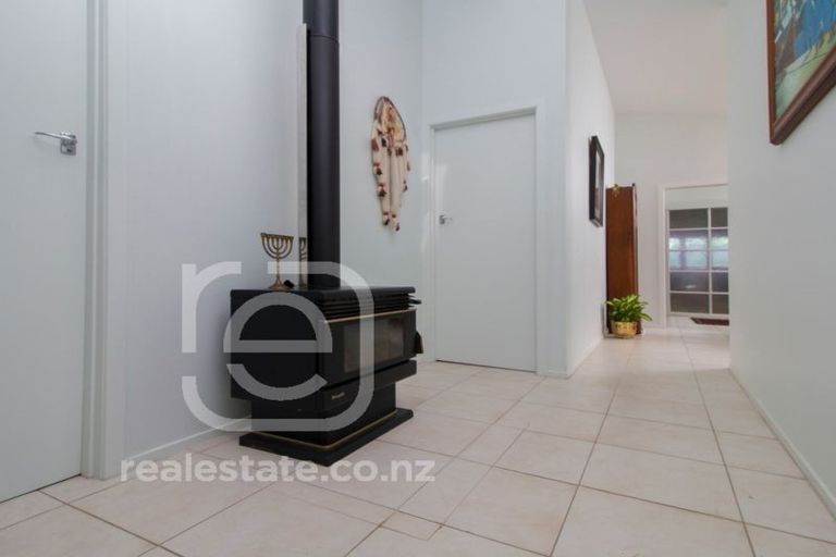 Photo of property in 308 Sunset Road, Windsor Park, Auckland, 0632