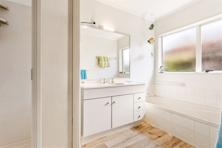 Photo of property in 18 Maurice Borich Place, Henderson, Auckland, 0610