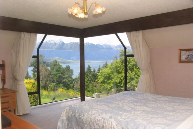 Photo of property in 6 Thorn Crescent, Fernhill, Queenstown, 9300