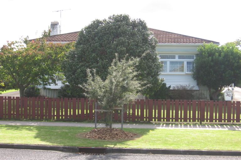 Photo of property in 2/30 Victoria Road, Devonport, Auckland, 0624