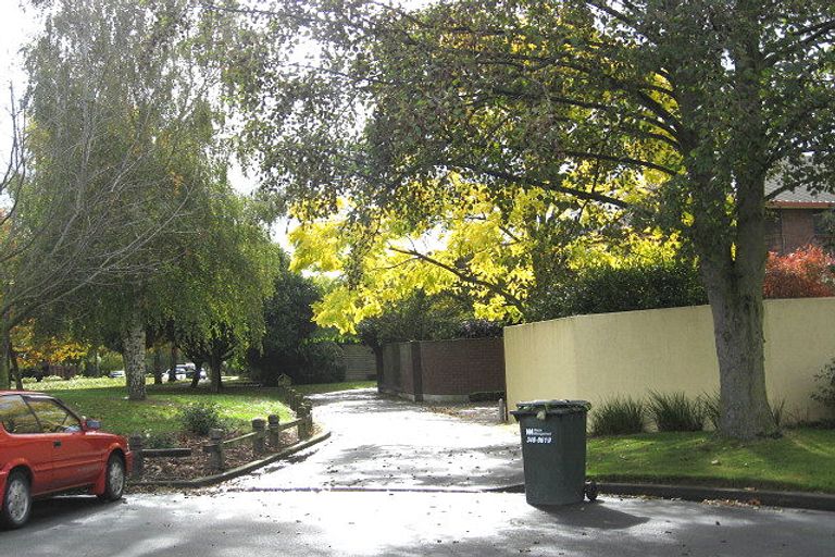 Photo of property in 28 Holderness Place, Ilam, Christchurch, 8041