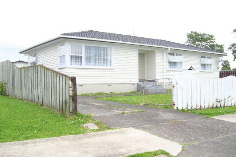 Photo of property in 27 Convair Crescent, Mangere, Auckland, 2022