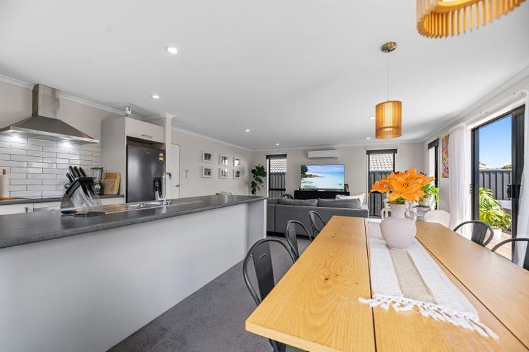 Photo of property in 16 Pioneer Crescent, Omokoroa, 3114