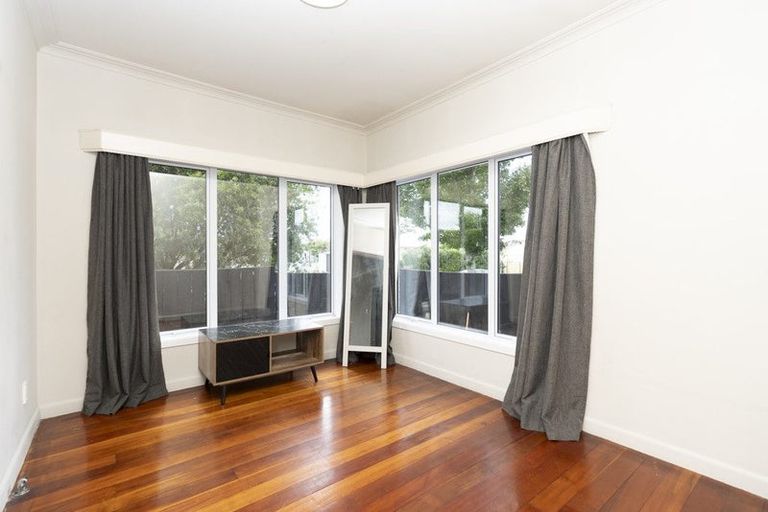 Photo of property in 11 Forest Lake Road, Forest Lake, Hamilton, 3200