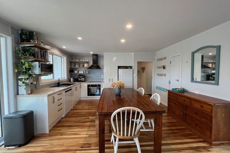 Photo of property in 82 Glen Marine Parade, Glendene, Auckland, 0602