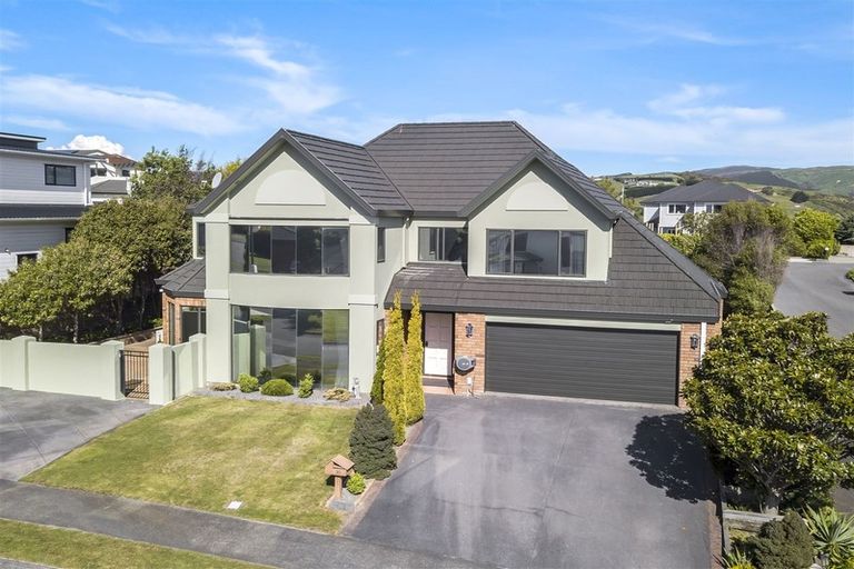 Photo of property in 30 Lanyon Place, Whitby, Porirua, 5024