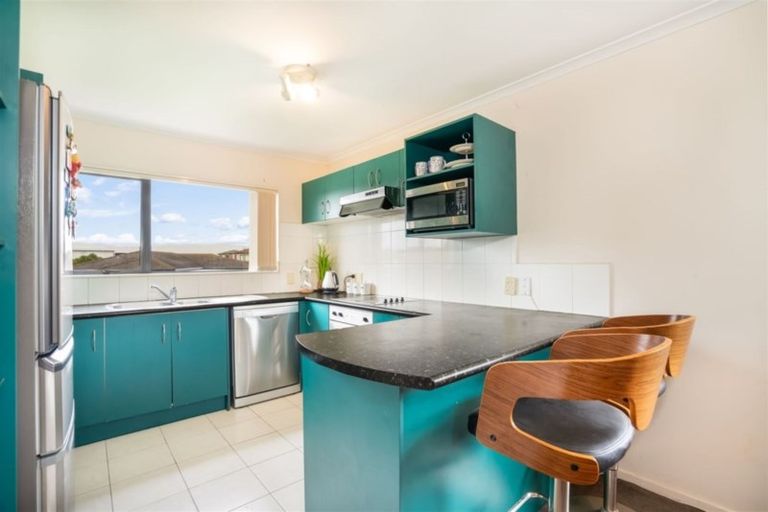 Photo of property in 8 Sid Place, Mangere, Auckland, 2022