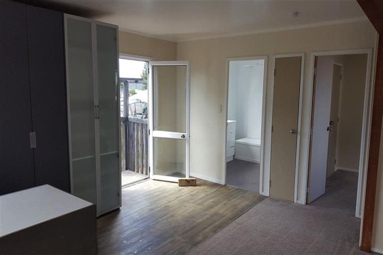 Photo of property in 2/24 Solveig Place, Randwick Park, Auckland, 2105