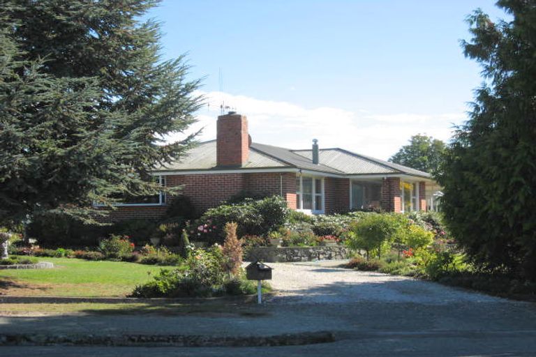 Photo of property in 76 Rhodes Street, Waimate, 7924