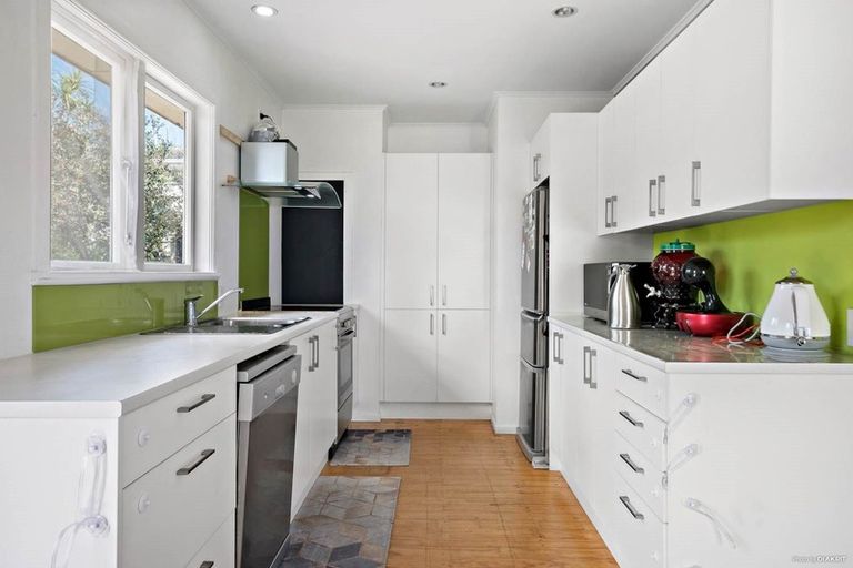 Photo of property in 19 Diana Drive, Glenfield, Auckland, 0627