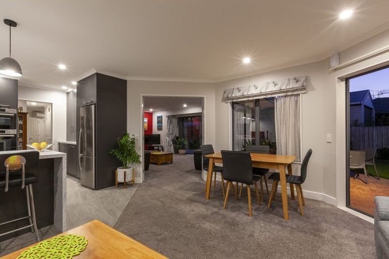 Photo of property in 68 Guildford Drive, Paraparaumu, 5032