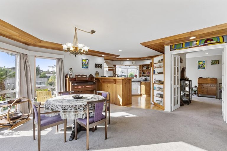 Photo of property in 6 Lillian Place, Orewa, 0931