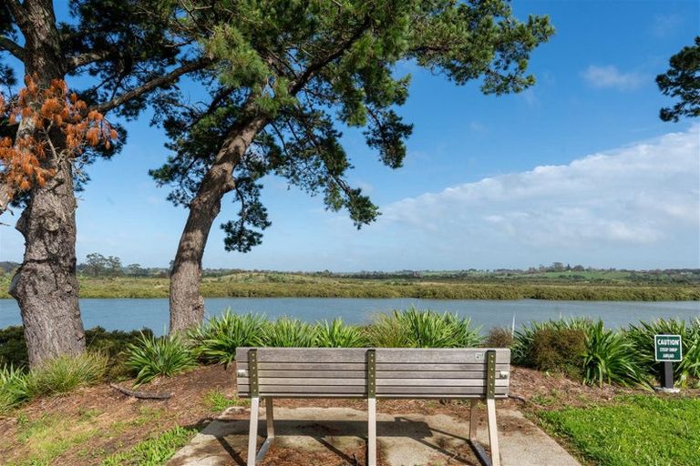 Photo of property in 240 Park Estate Road, Rosehill, Papakura, 2113