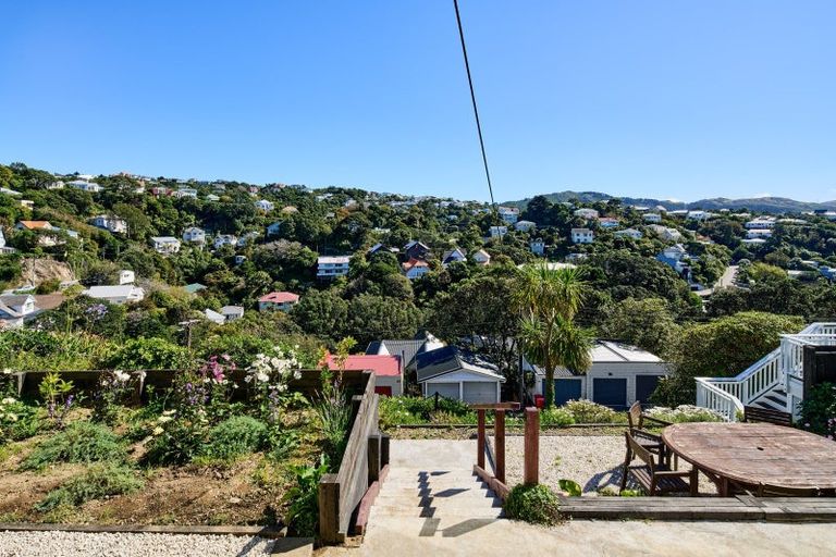 Photo of property in 55 Fairview Crescent, Kelburn, Wellington, 6012