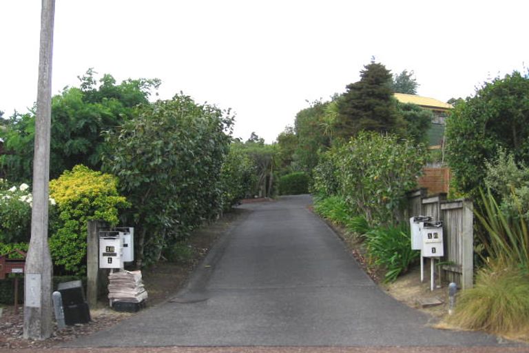 Photo of property in 2/16 Manutara Avenue, Forrest Hill, Auckland, 0620
