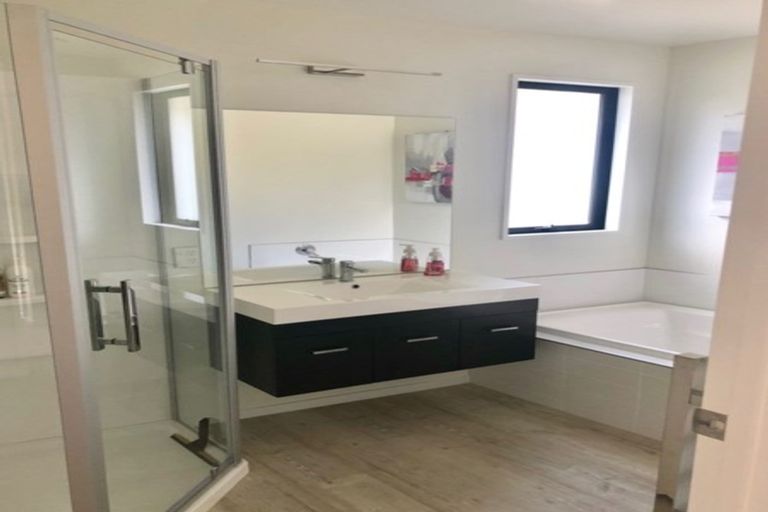 Photo of property in 25 Hackett Road, Jacks Point, Queenstown, 9371