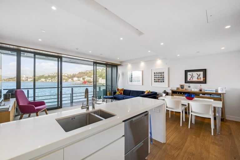 Photo of property in Clyde Quay Wharf, 2a/3 Clyde Quay Wharf, Te Aro, Wellington, 6011