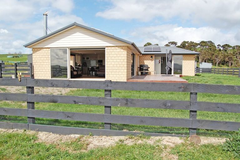 Photo of property in 173 Rangiora Road, Kaiwaka, 0573