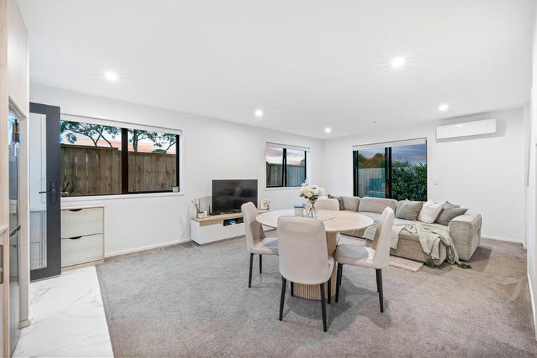 Photo of property in 52f Vodanovich Road, Te Atatu South, Auckland, 0610