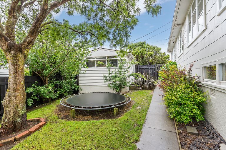 Photo of property in 12 Stephen Street, Johnsonville, Wellington, 6037