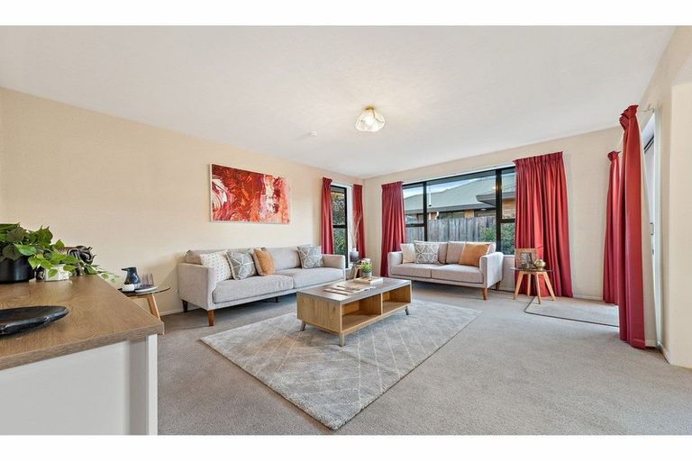 Photo of property in 5 Elsom Lane, Avonhead, Christchurch, 8042