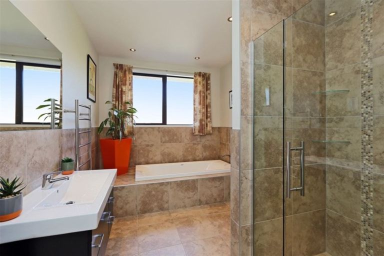 Photo of property in 4 Kempton Park Lane, Havelock North, 4130