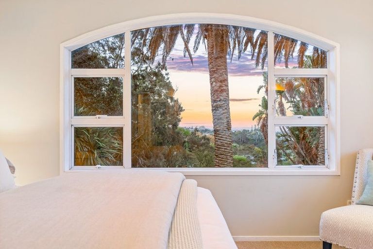 Photo of property in 107 Onewa Road, Northcote, Auckland, 0627