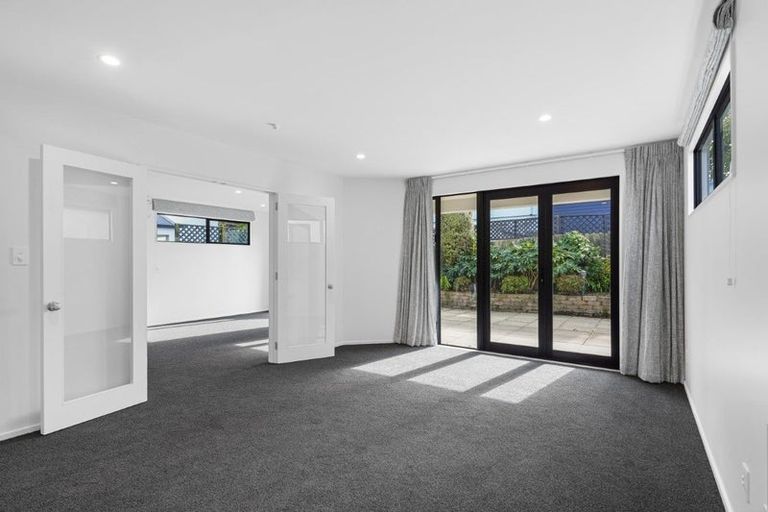 Photo of property in 32 Oakford Close, Riccarton, Christchurch, 8011