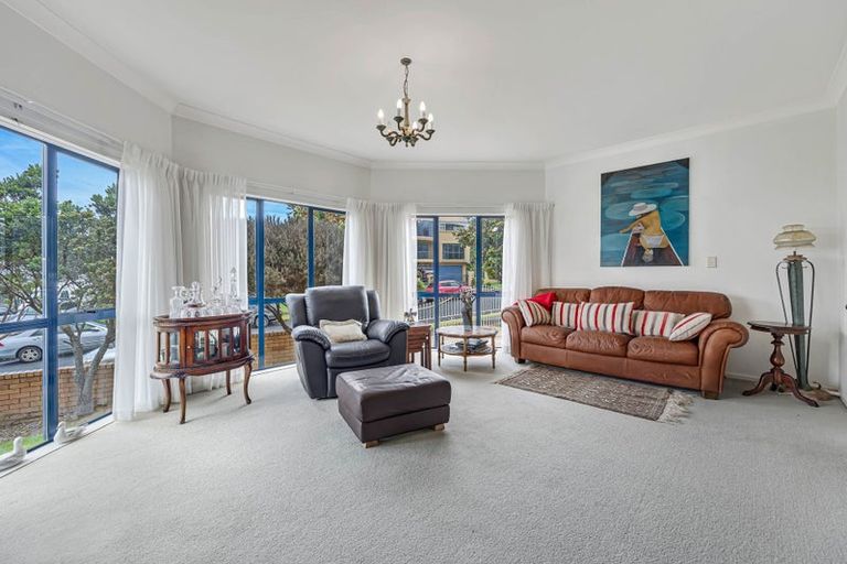 Photo of property in 19 Belleaire Court, West Harbour, Auckland, 0618