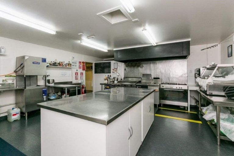 Photo of property in 797 Pourerere Road, Omakere, Waipawa, 4271