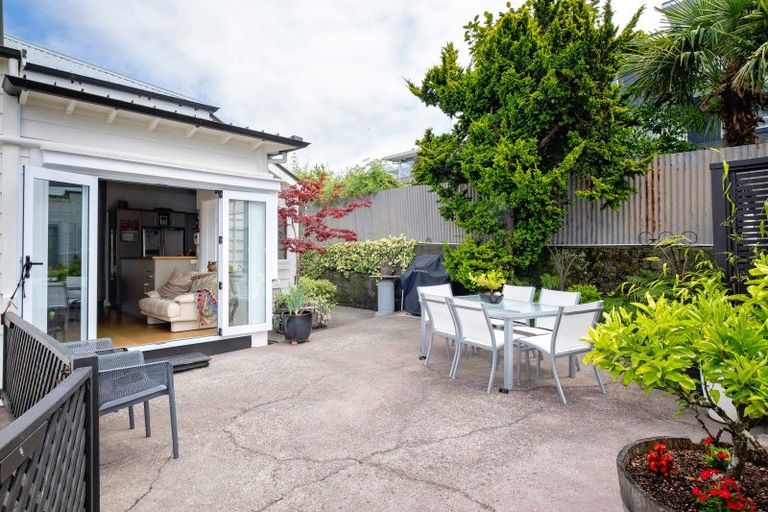 Photo of property in 28 France Road, Bluff Hill, Napier, 4110