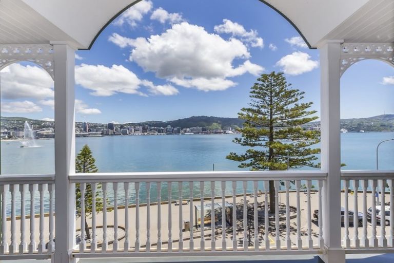 Photo of property in 322 Oriental Parade, Oriental Bay, Wellington, 6011