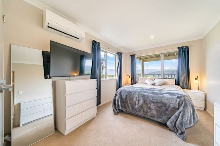 Photo of property in 15 James Nairn Grove, Riverstone Terraces, Upper Hutt, 5018
